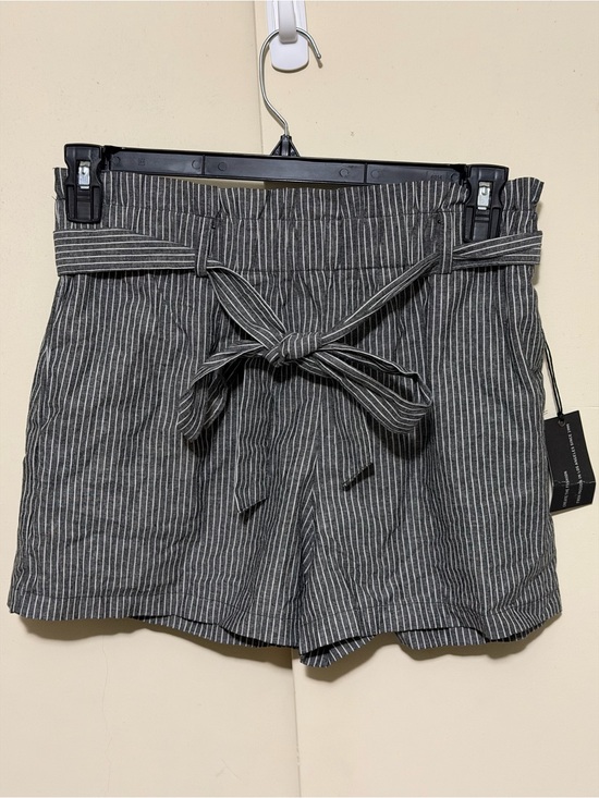 Have Pants - Have Women's Pinstripe Tie-Waist Shorts - Black/White